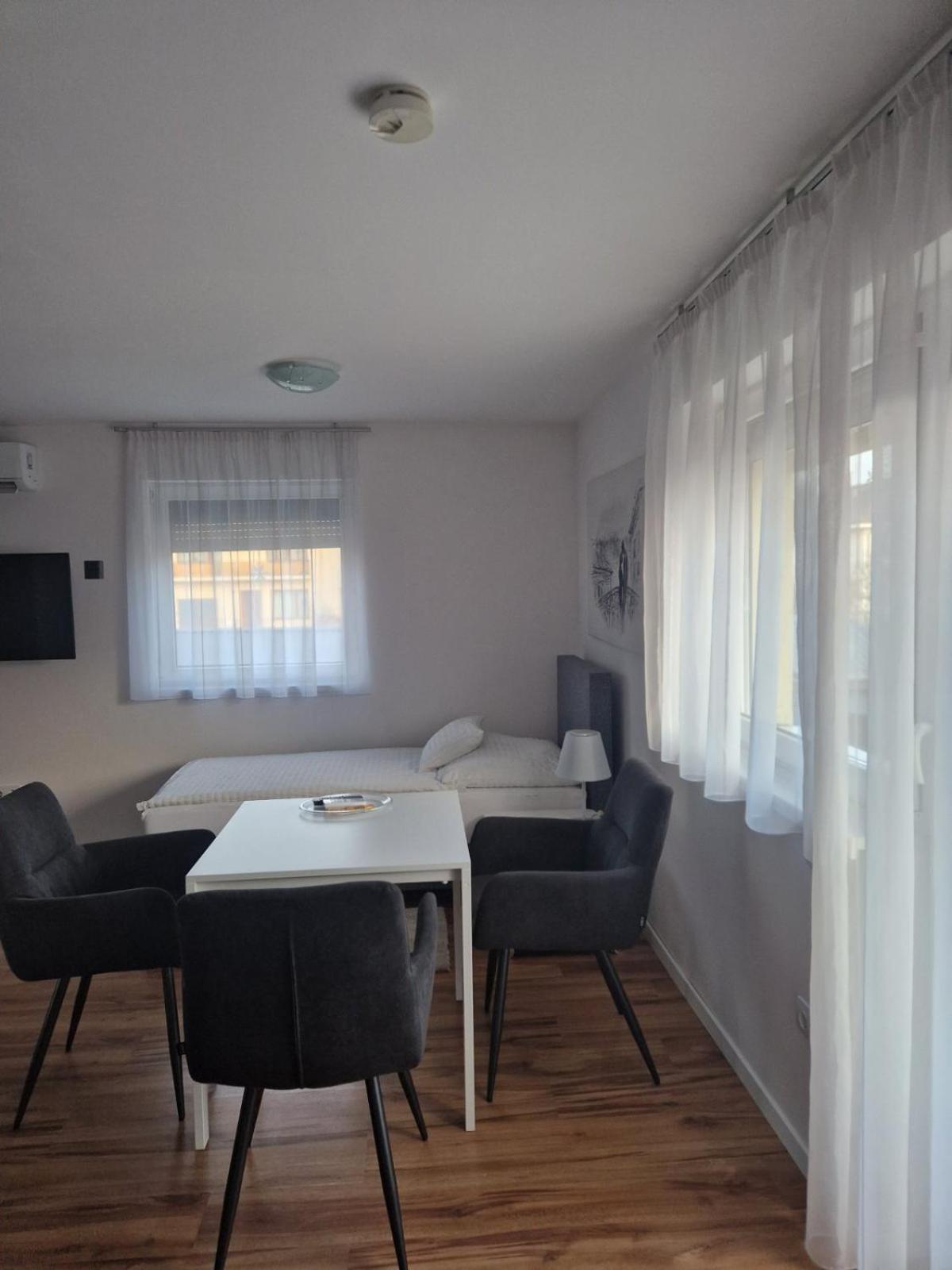 Nefelejcs Vendeghaz Hotel Gödöllő Eksteriør billede