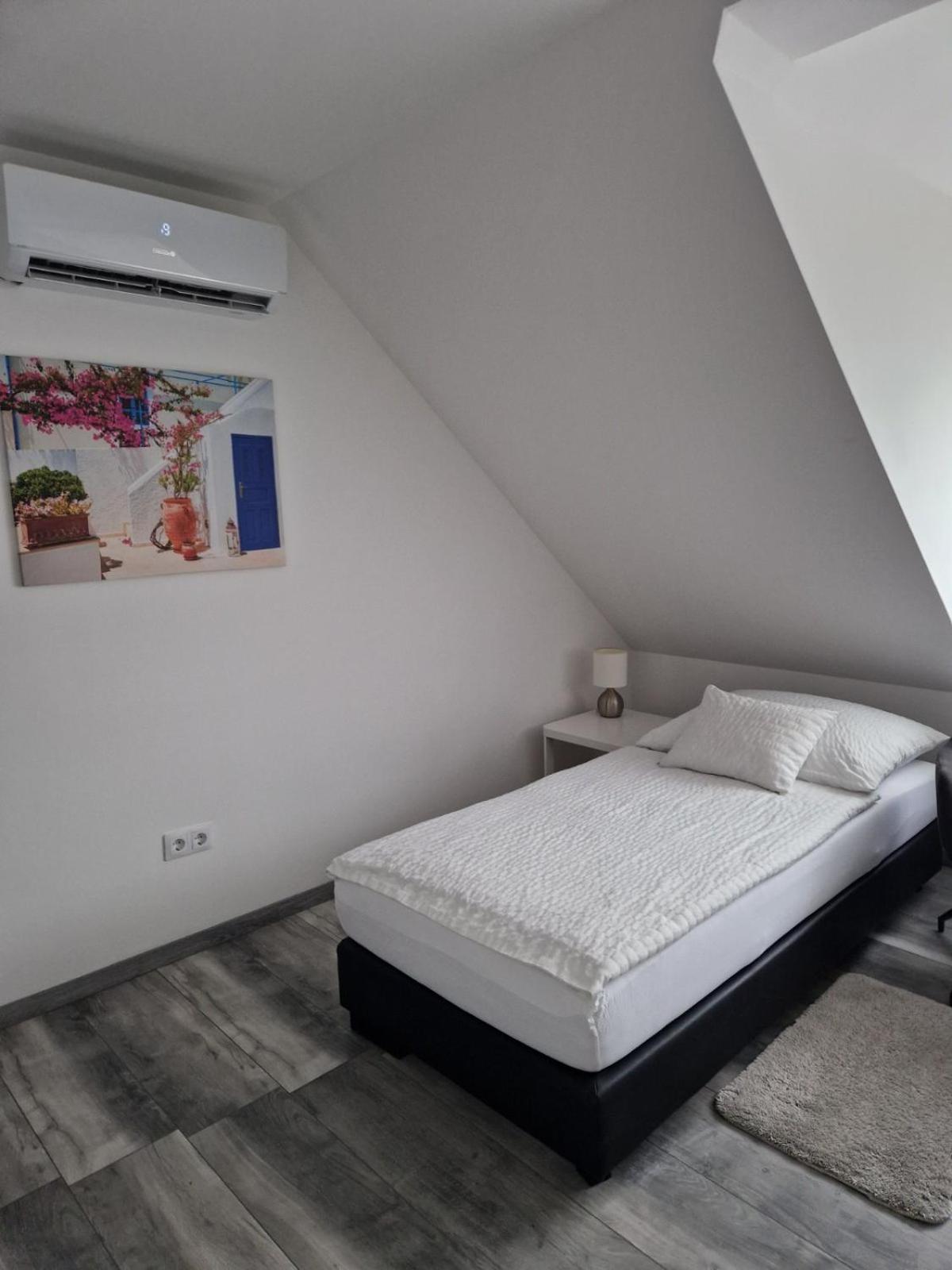 Nefelejcs Vendeghaz Hotel Gödöllő Eksteriør billede